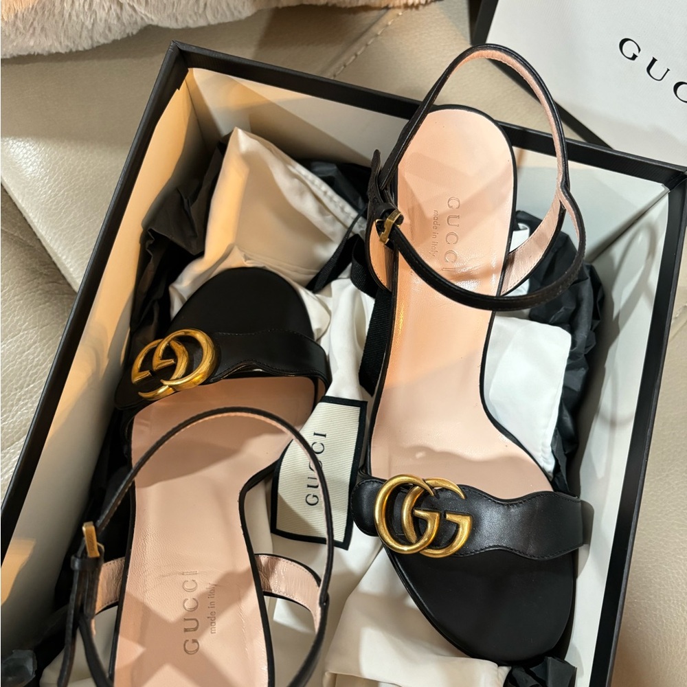 Gucci leather sandal
